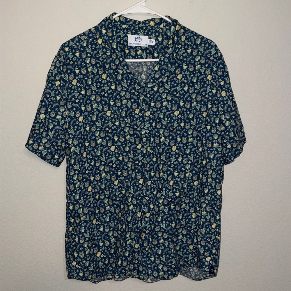 Southern Tide Shirt Mens Medium Blue Coral Scene Fish Hawaiian Linen Blend B3
